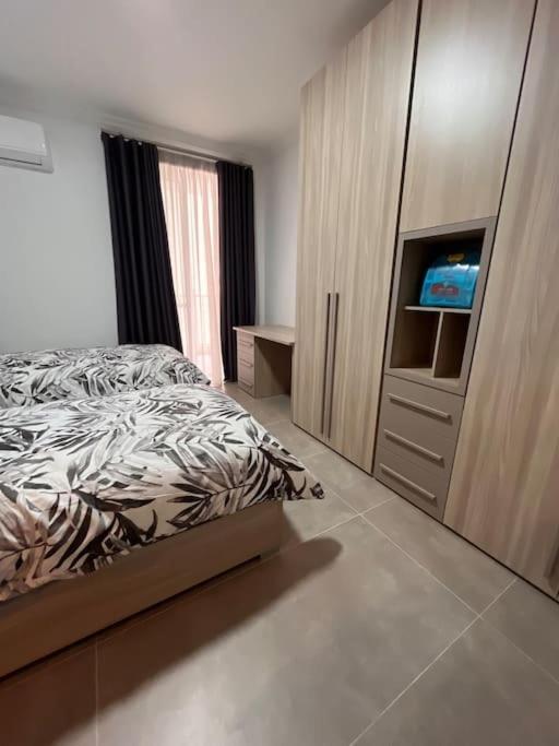 3 Bedroom Seaside Luxury Accommodation - Sleeps 8 St. Paul's Bay Exteriör bild
