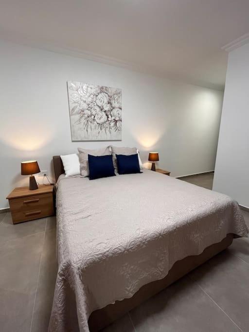 3 Bedroom Seaside Luxury Accommodation - Sleeps 8 St. Paul's Bay Exteriör bild