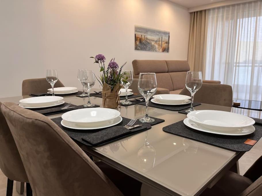3 Bedroom Seaside Luxury Accommodation - Sleeps 8 St. Paul's Bay Exteriör bild