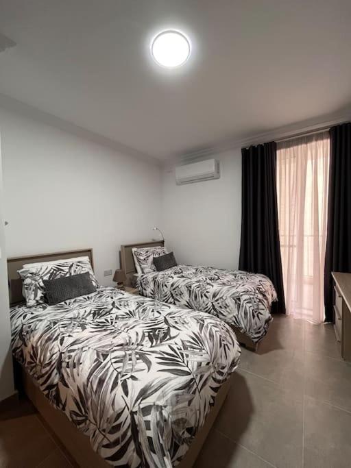 3 Bedroom Seaside Luxury Accommodation - Sleeps 8 St. Paul's Bay Exteriör bild