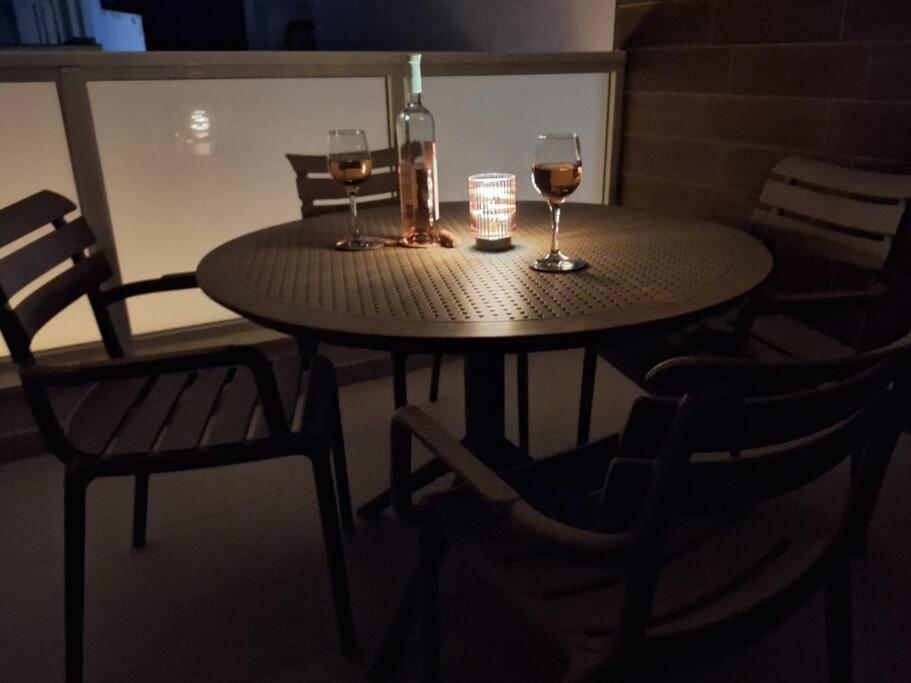 3 Bedroom Seaside Luxury Accommodation - Sleeps 8 St. Paul's Bay Exteriör bild