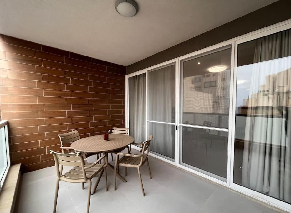 3 Bedroom Seaside Luxury Accommodation - Sleeps 8 St. Paul's Bay Exteriör bild