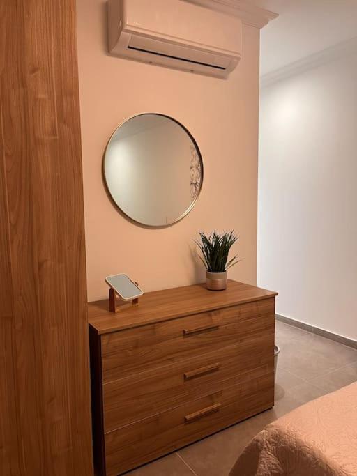 3 Bedroom Seaside Luxury Accommodation - Sleeps 8 St. Paul's Bay Exteriör bild